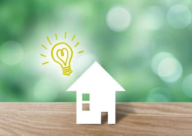 電球と家の切り絵