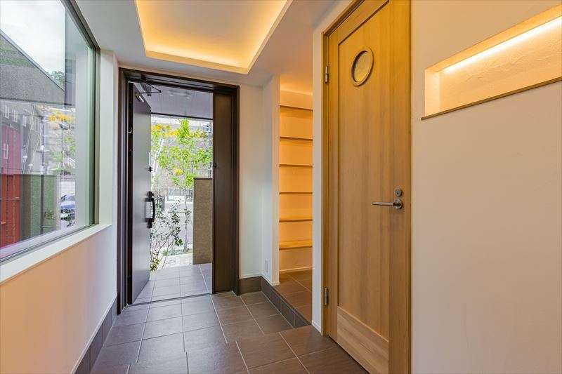 西宮でおすすめの注文住宅は株式会社WHALEHOUSE-玄関のカタチについて-